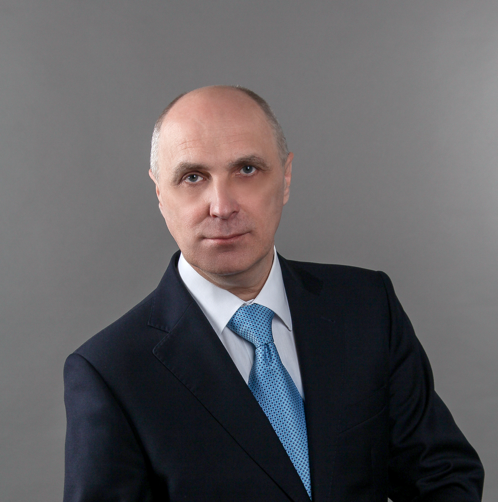 Михнов Олег Евгеньевич, юрист